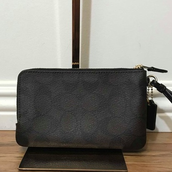 🍁Coach Signature PVC Leather🍁 - Picture 2 of 8